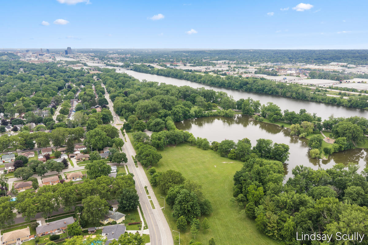 160 Boltwood Drive NE Grand Rapids MI 49505