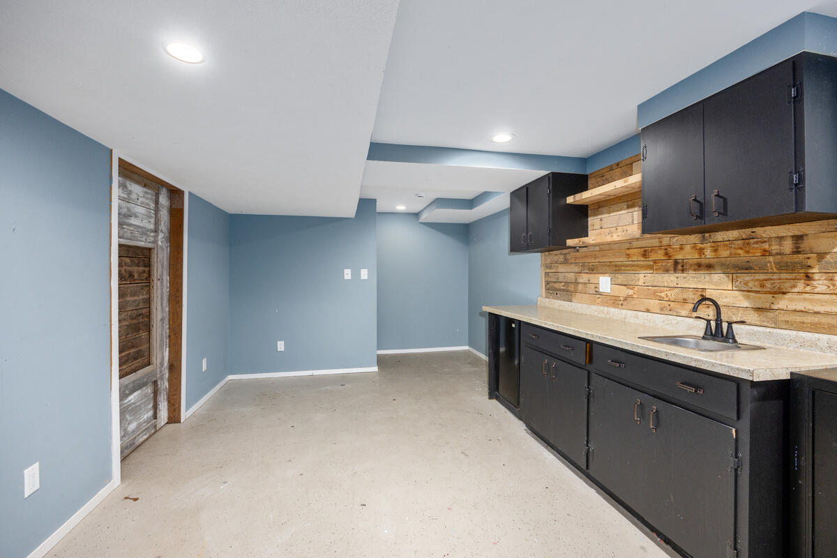 271 Glendale Avenue Holland MI 49423