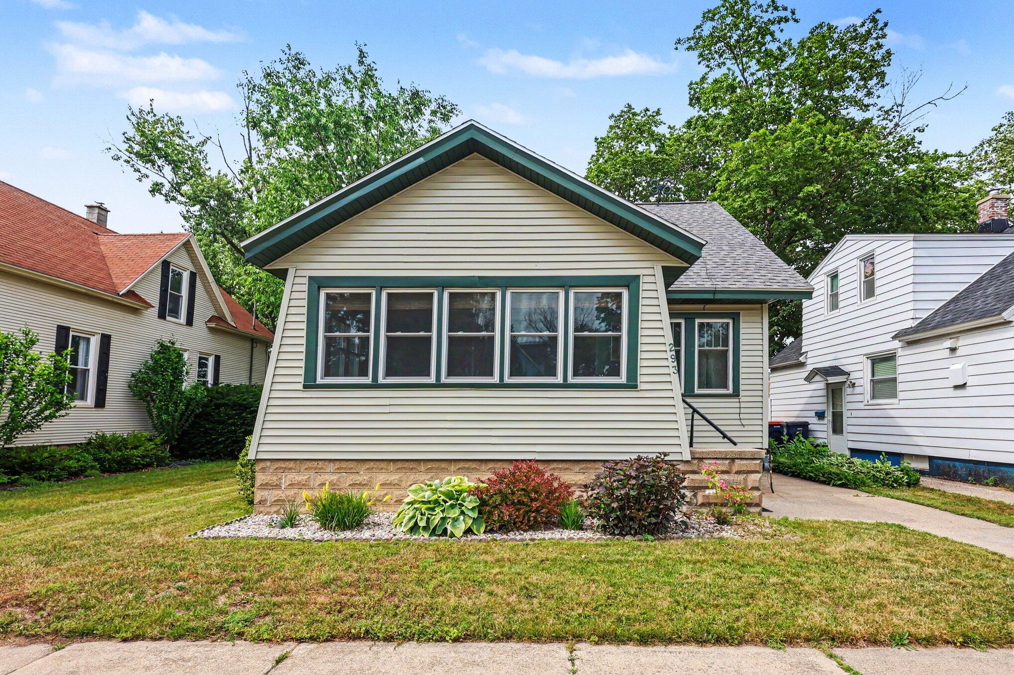 293 W 20th Street Holland MI 49423