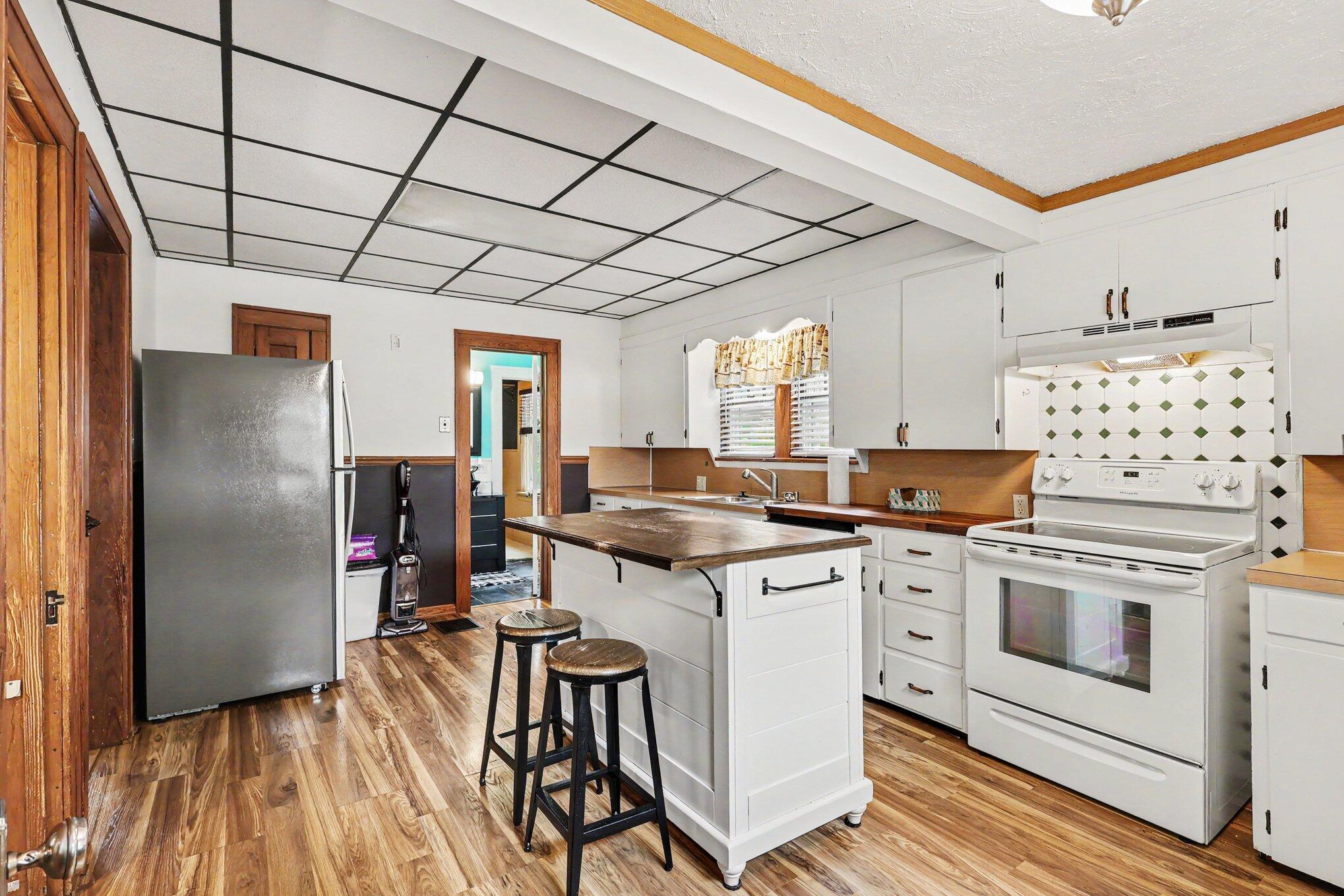 293 W 20th Street Holland MI 49423