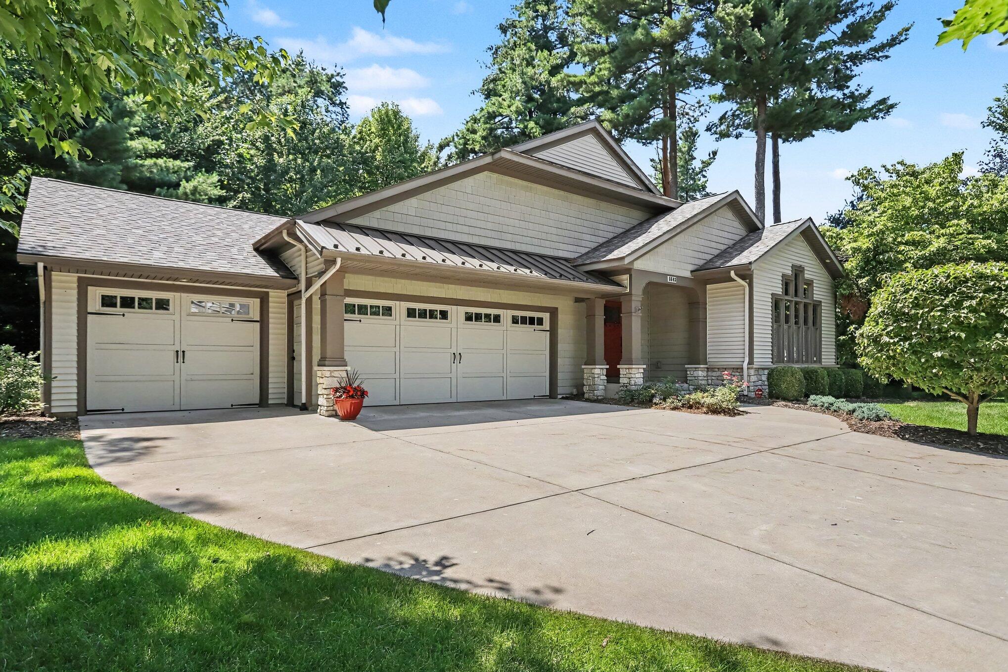 5543 N Red Pine Circle Kalamazoo MI 49009