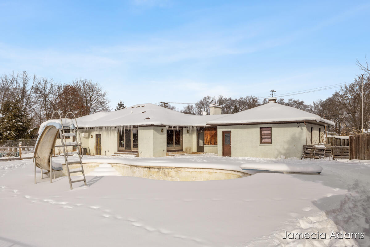 2132 4 Mile Road NE Grand Rapids MI 49525