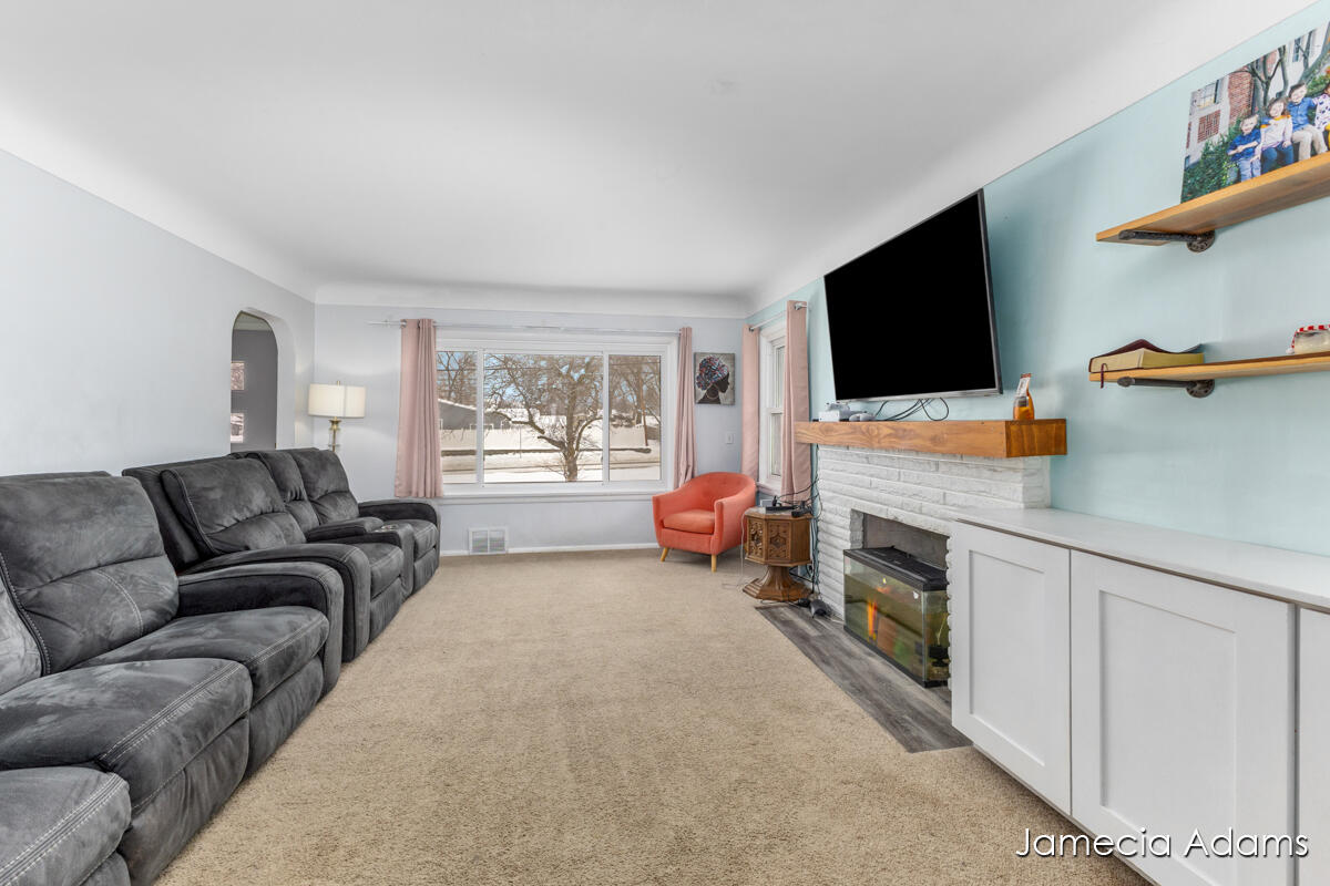2132 4 Mile Road NE Grand Rapids MI 49525