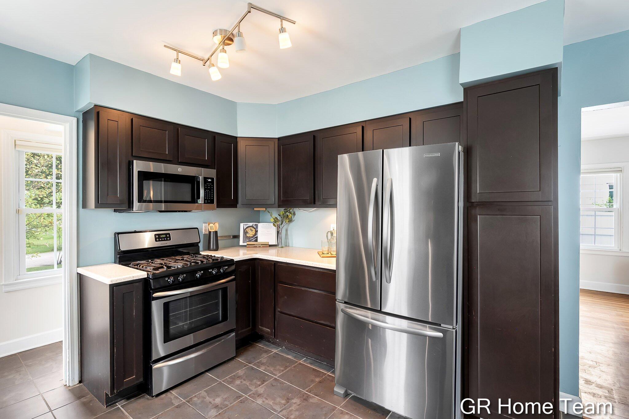 2138 Houseman Avenue NE Grand Rapids MI 49505