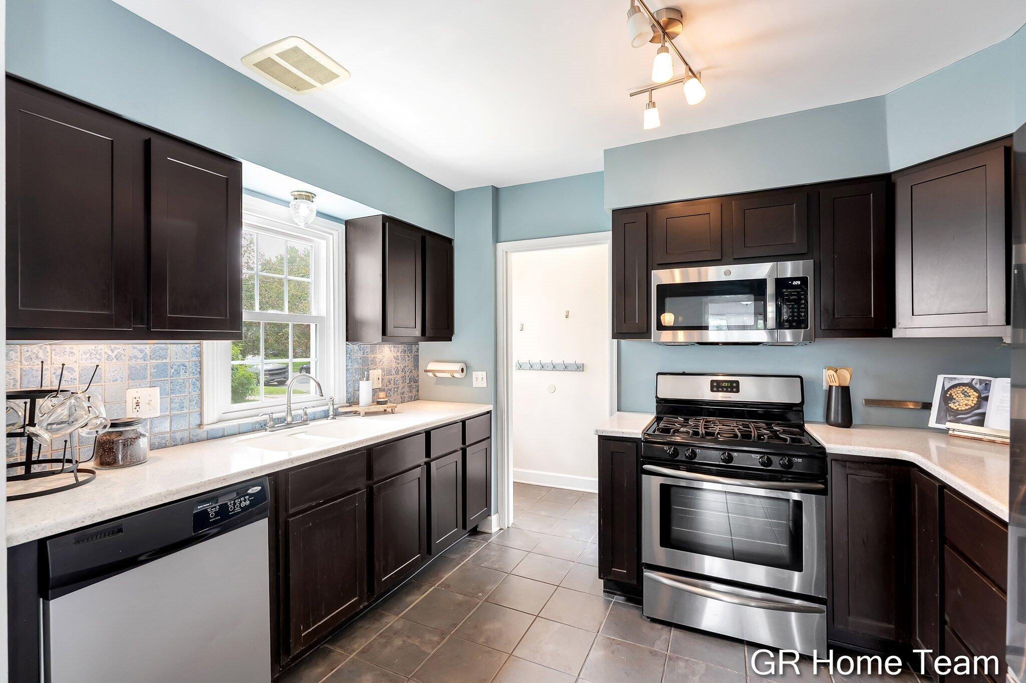 2138 Houseman Avenue NE Grand Rapids MI 49505