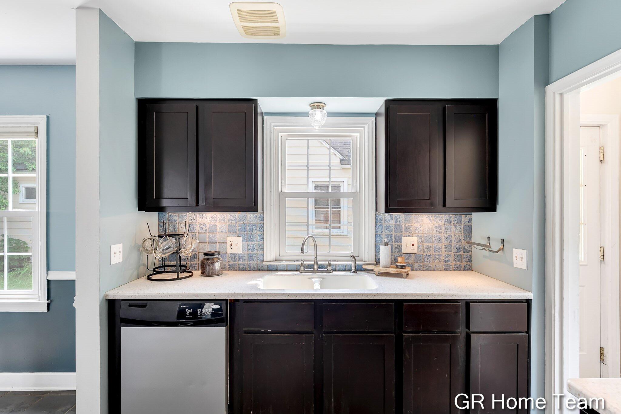 2138 Houseman Avenue NE Grand Rapids MI 49505