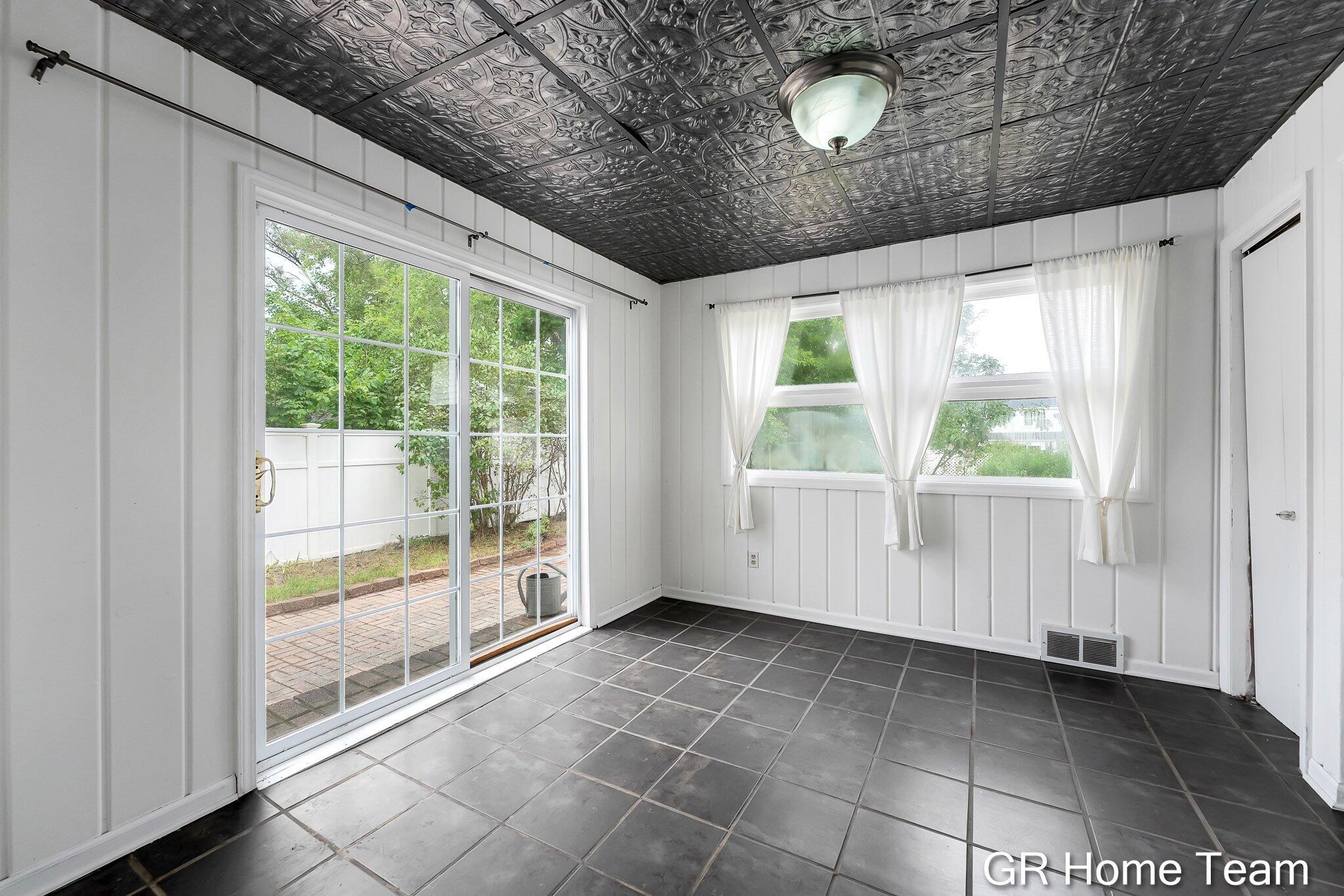 2138 Houseman Avenue NE Grand Rapids MI 49505