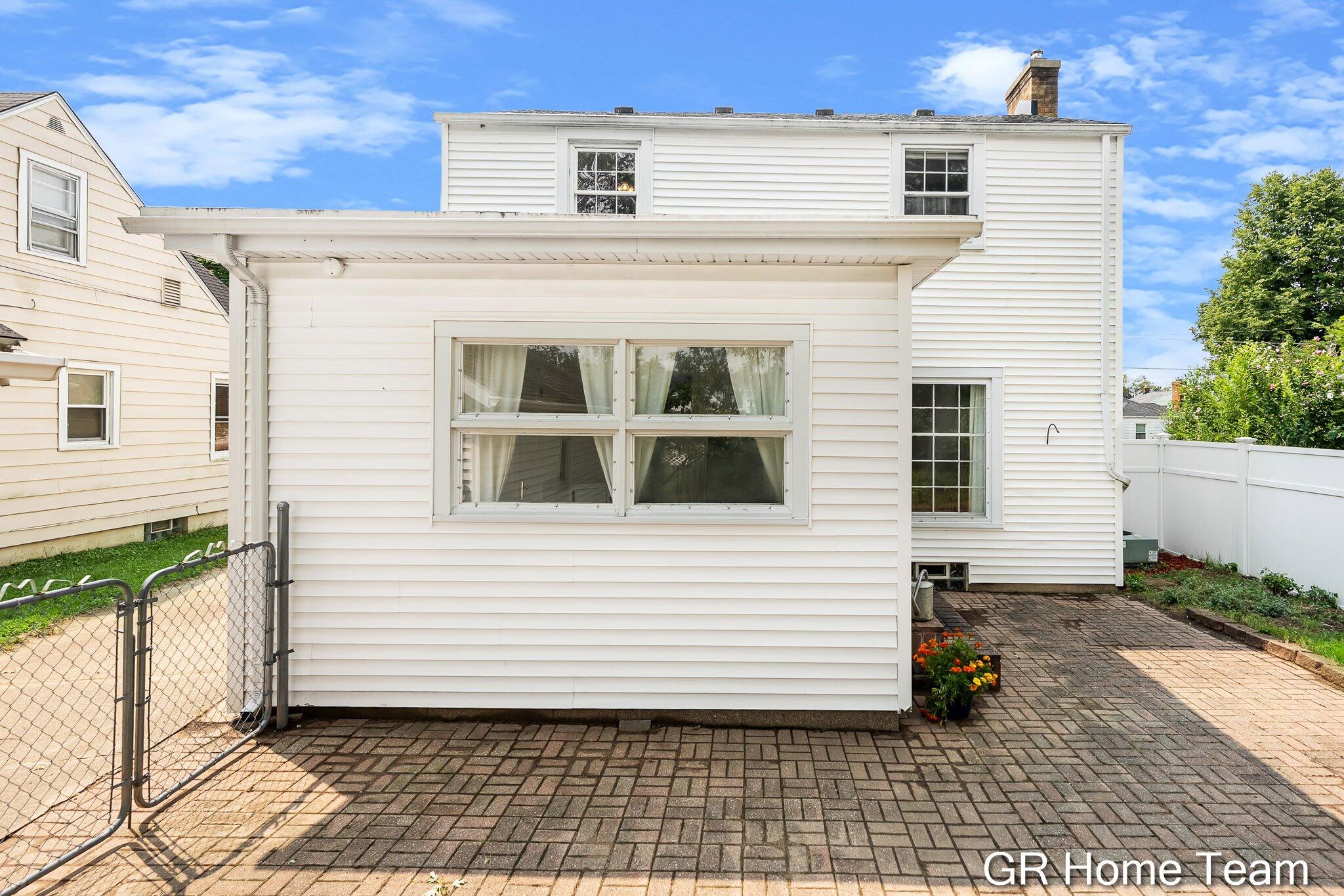 2138 Houseman Avenue NE Grand Rapids MI 49505