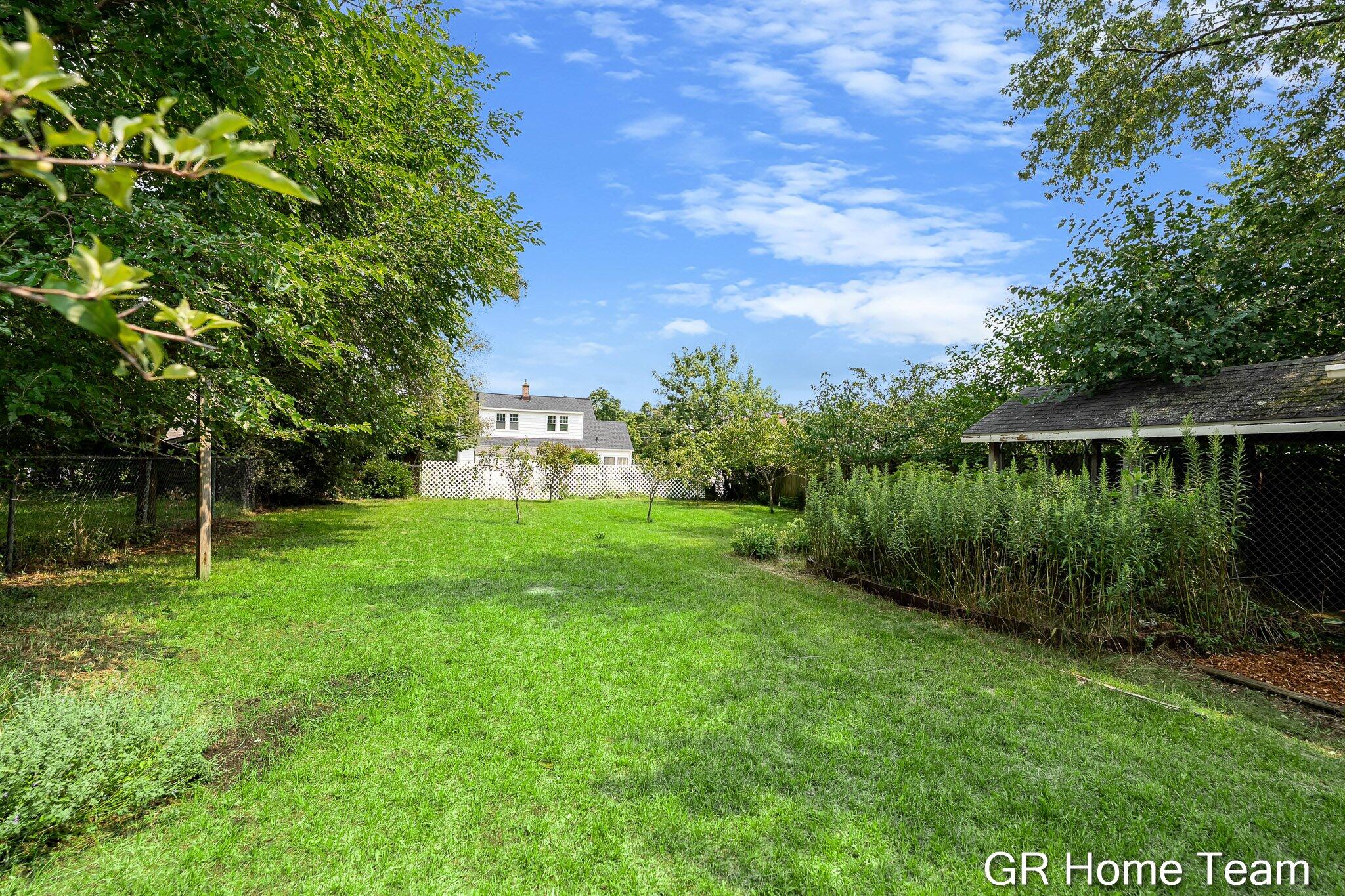 2138 Houseman Avenue NE Grand Rapids MI 49505