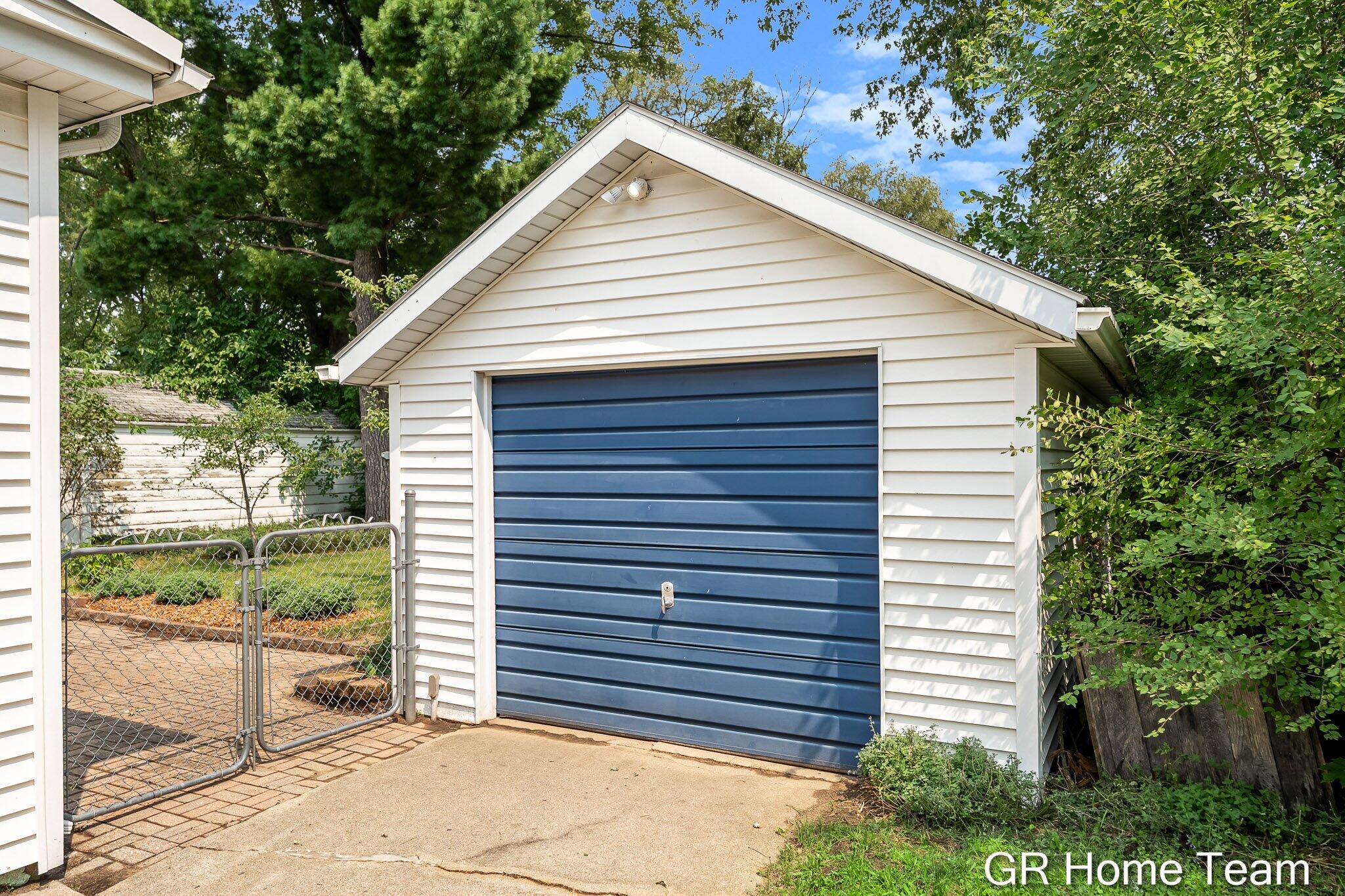 2138 Houseman Avenue NE Grand Rapids MI 49505