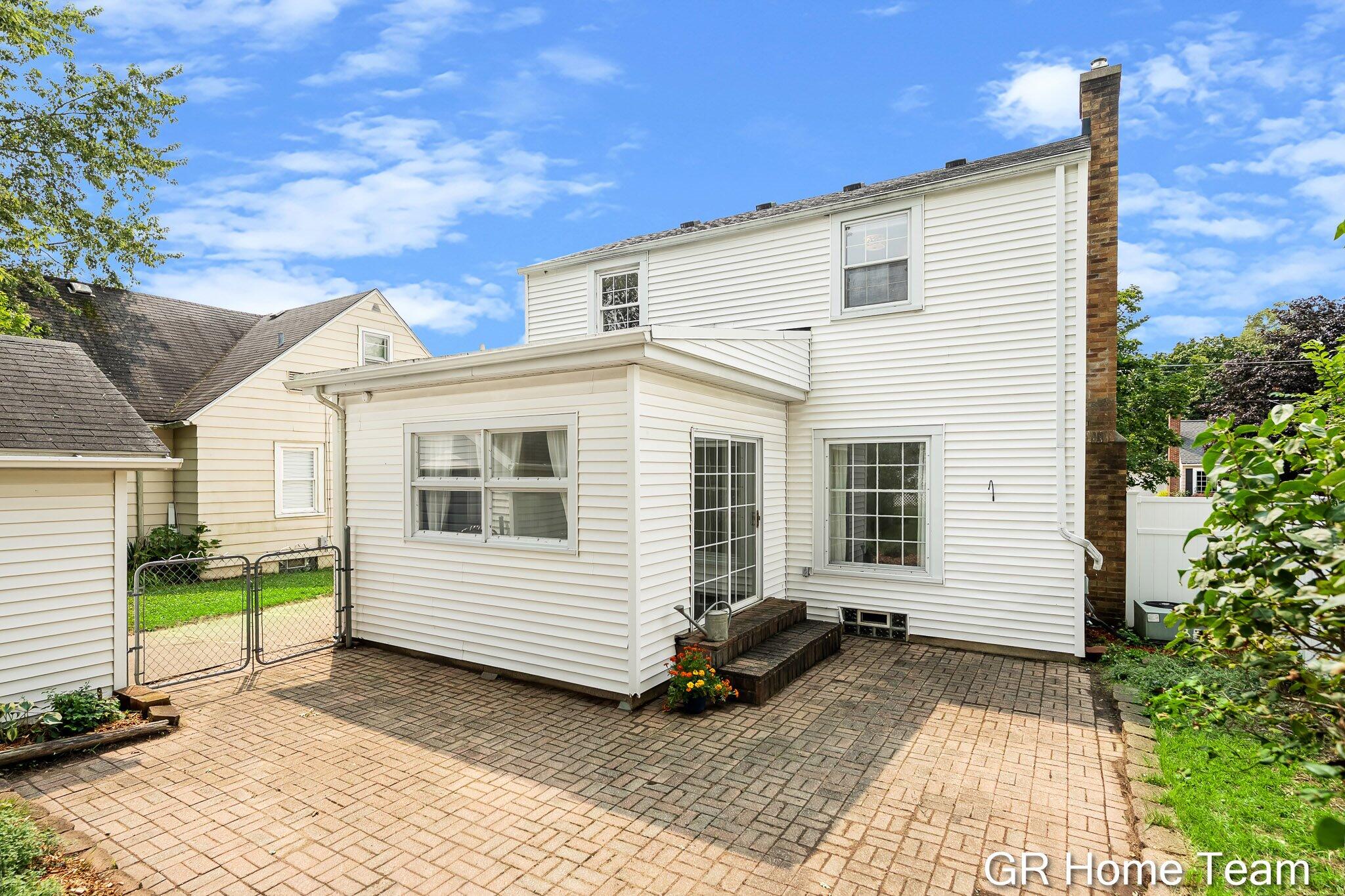 2138 Houseman Avenue NE Grand Rapids MI 49505