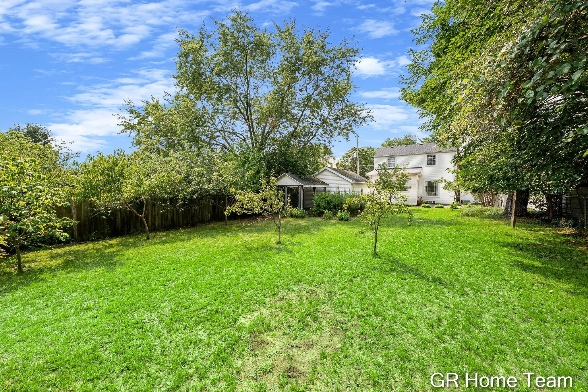 2138 Houseman Avenue NE Grand Rapids MI 49505