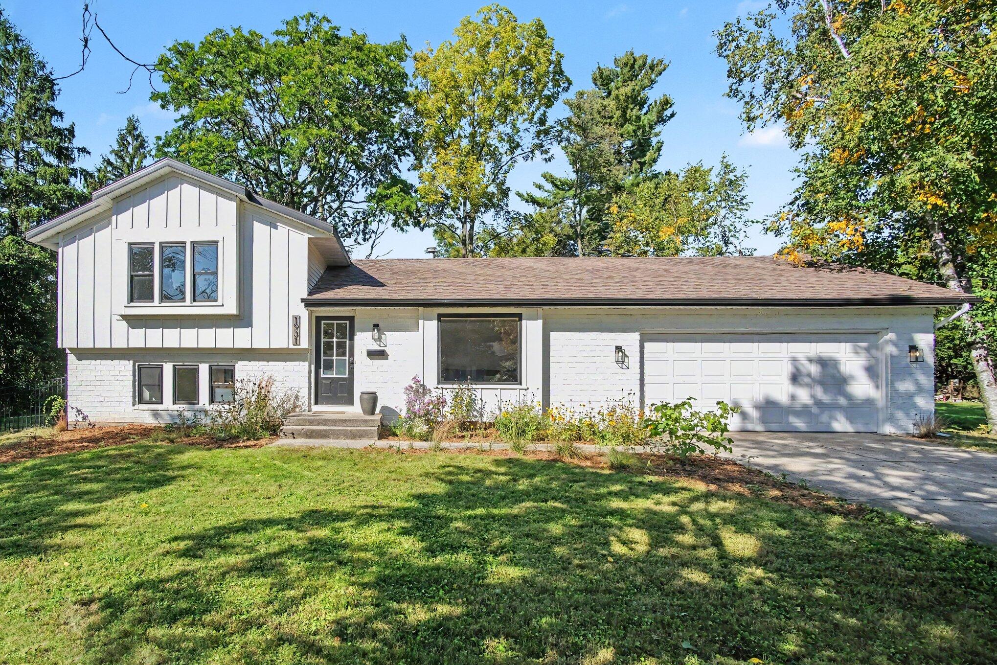 1931 Lonsdale Drive NE Grand Rapids MI 49503
