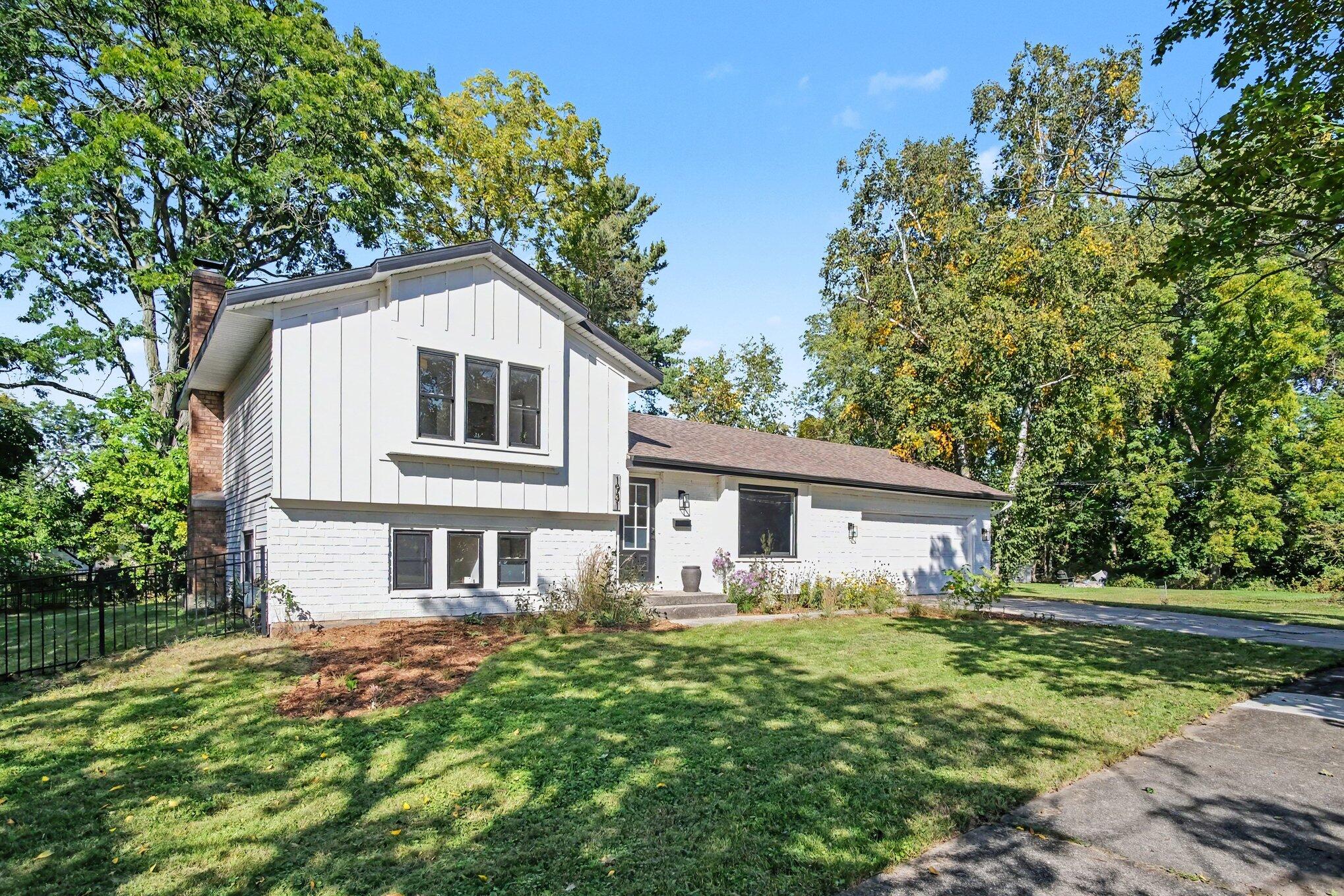 1931 Lonsdale Drive NE Grand Rapids MI 49503