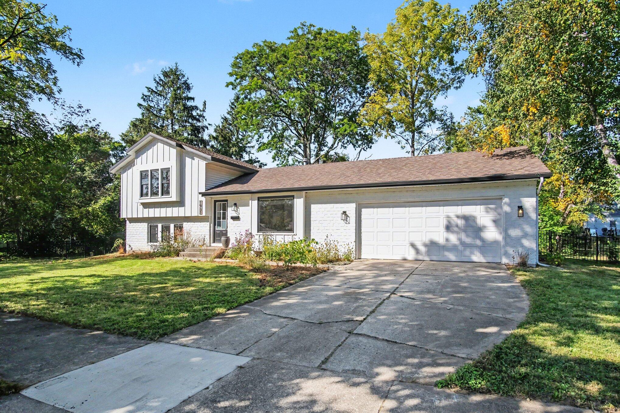 1931 Lonsdale Drive NE Grand Rapids MI 49503