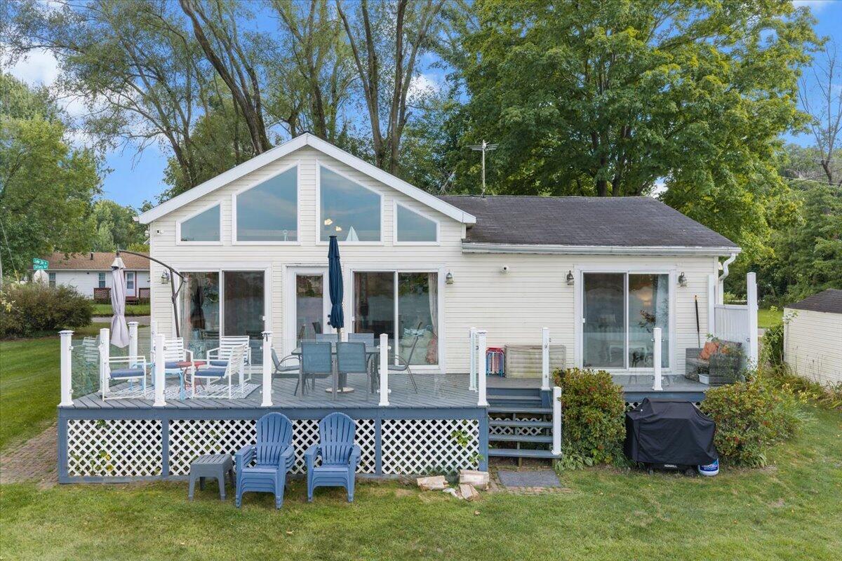 25030 Lakeshore Drive Dowagiac MI 49047