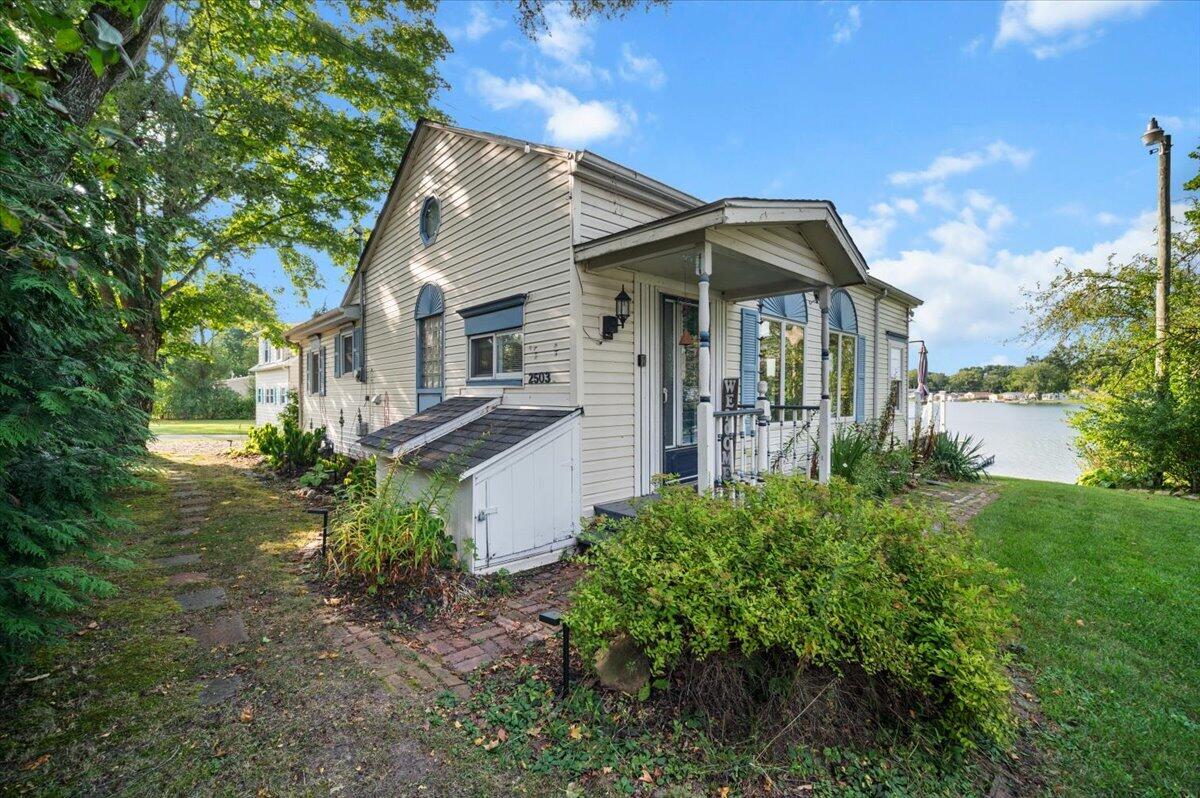 25030 Lakeshore Drive Dowagiac MI 49047
