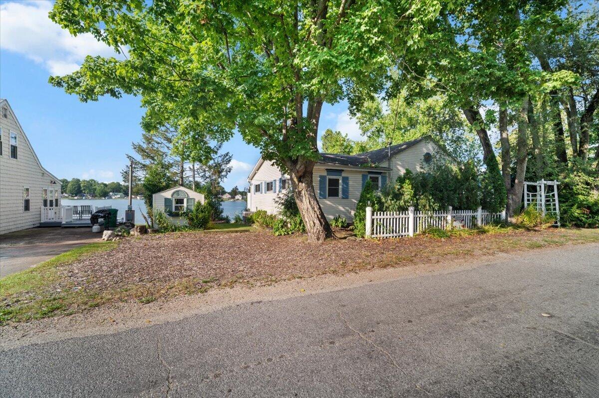 25030 Lakeshore Drive Dowagiac MI 49047