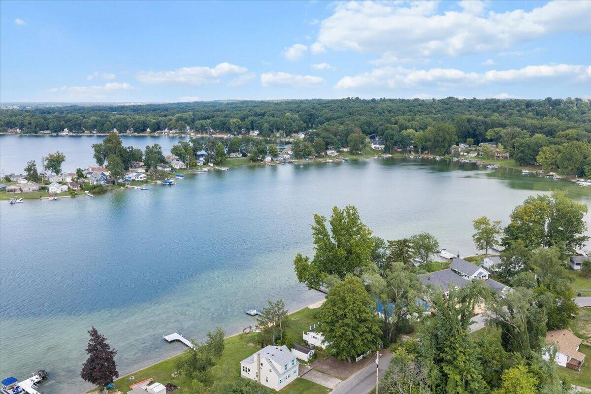 25030 Lakeshore Drive Dowagiac MI 49047