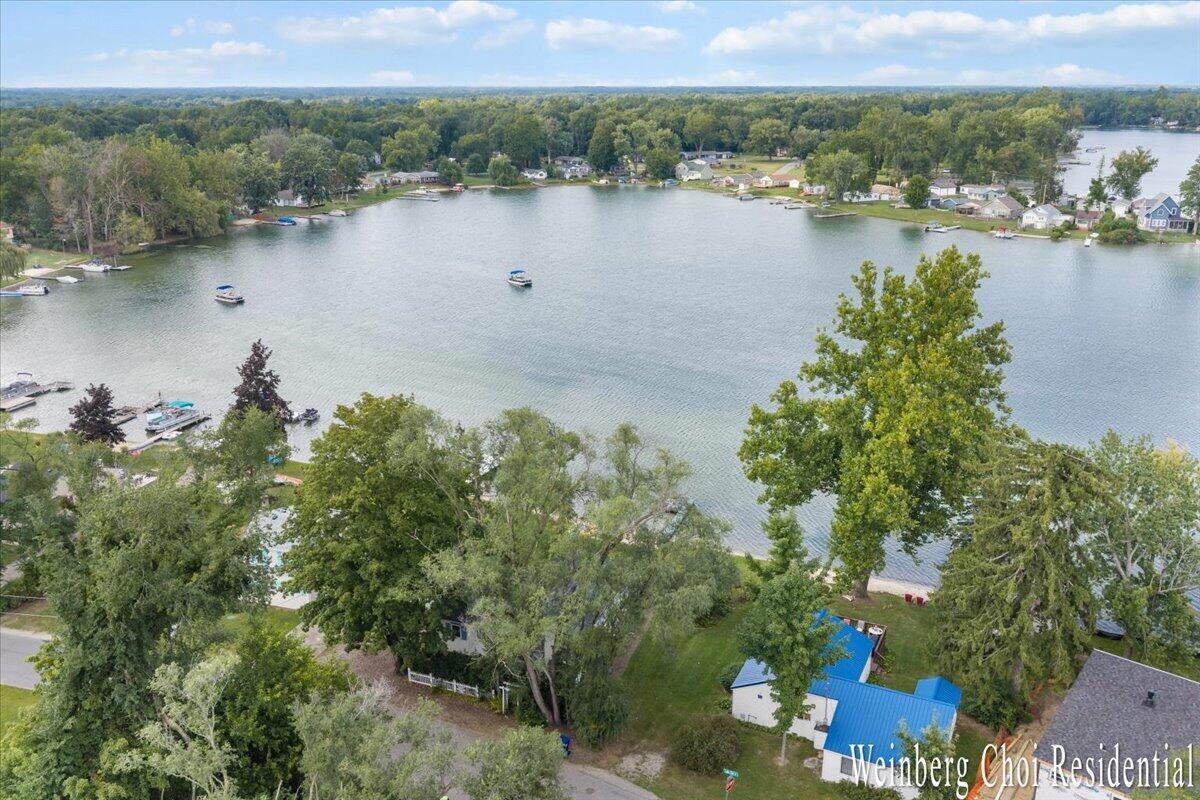25030 Lakeshore Drive Dowagiac MI 49047