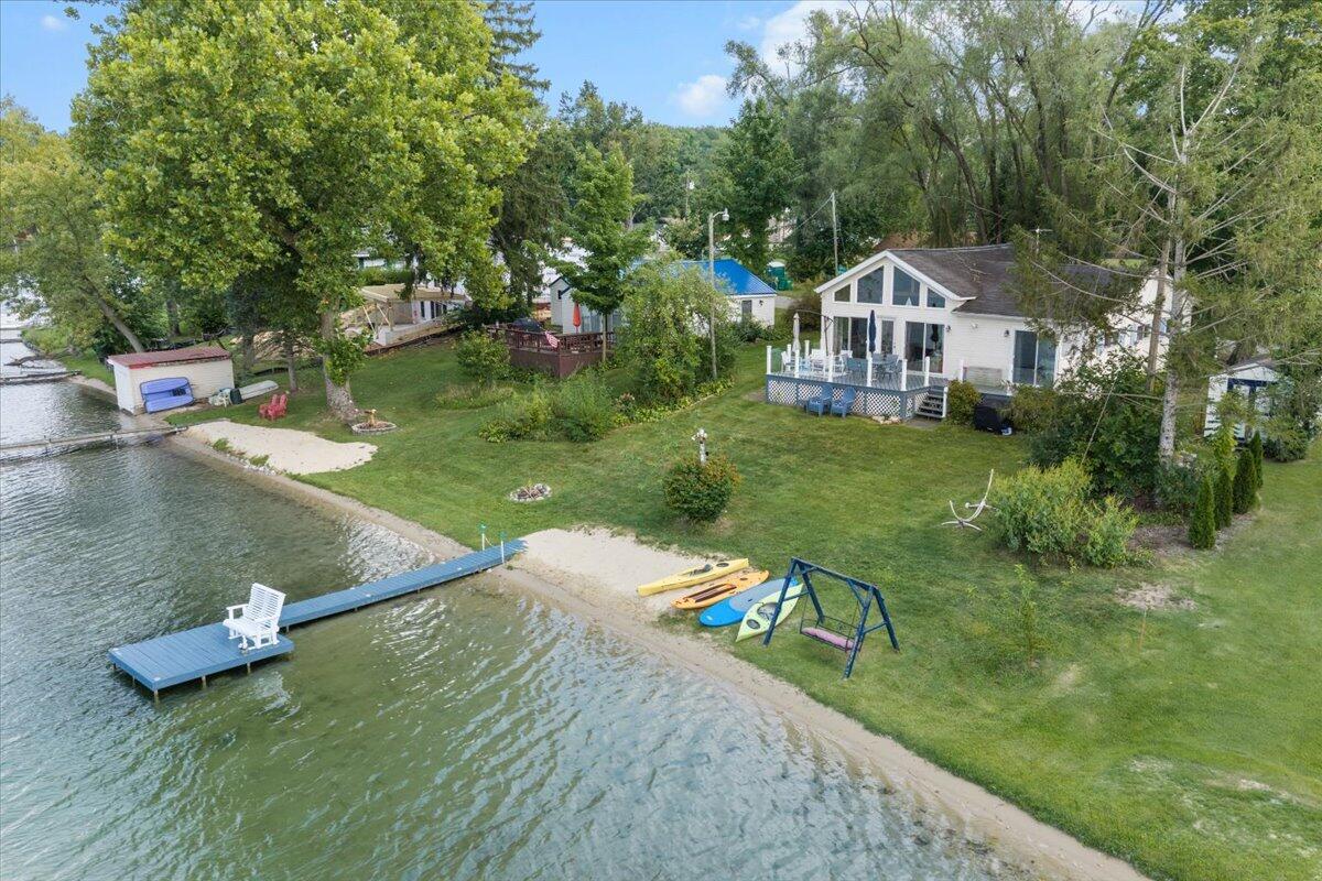25030 Lakeshore Drive Dowagiac MI 49047