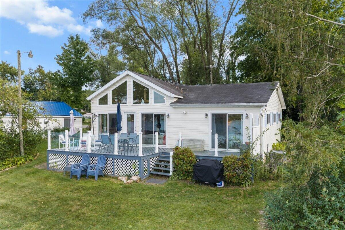25030 Lakeshore Drive Dowagiac MI 49047
