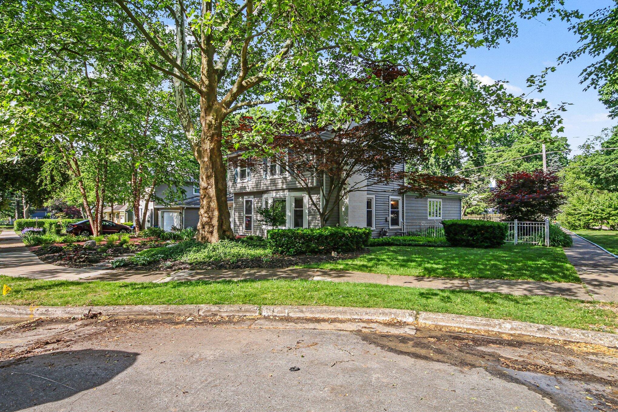 1047 Orchard Avenue SE East Grand Rapids MI 49506