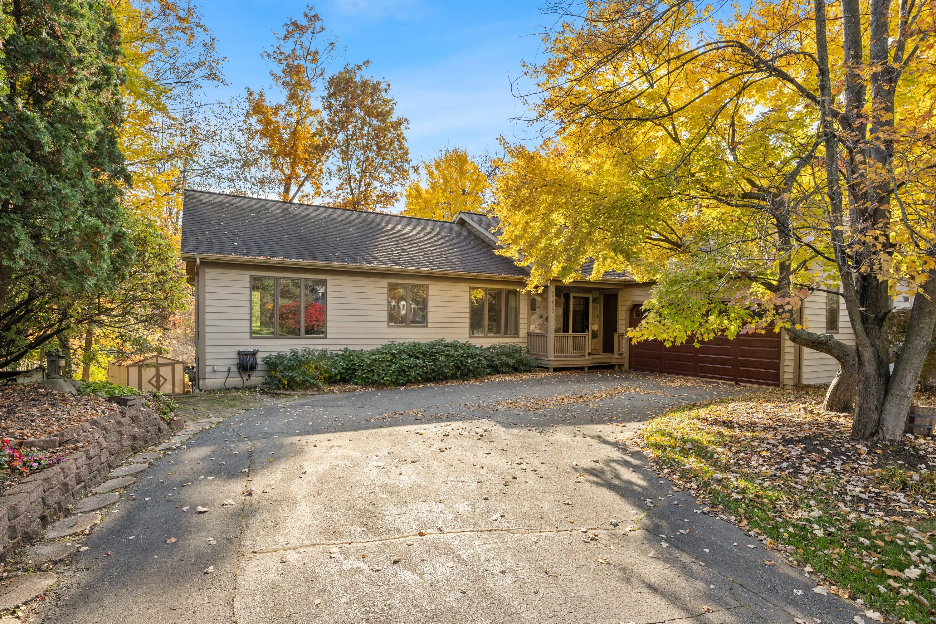 5256 E Woodmeade Court SE Ada MI 49301