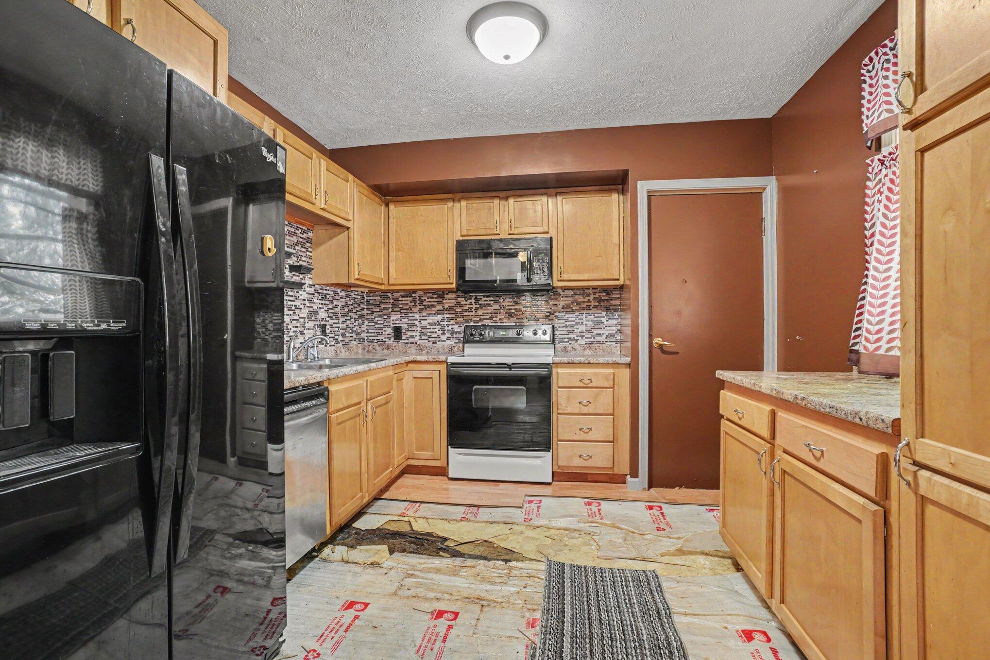 2379 Dumont Lake Road Allegan MI 49010
