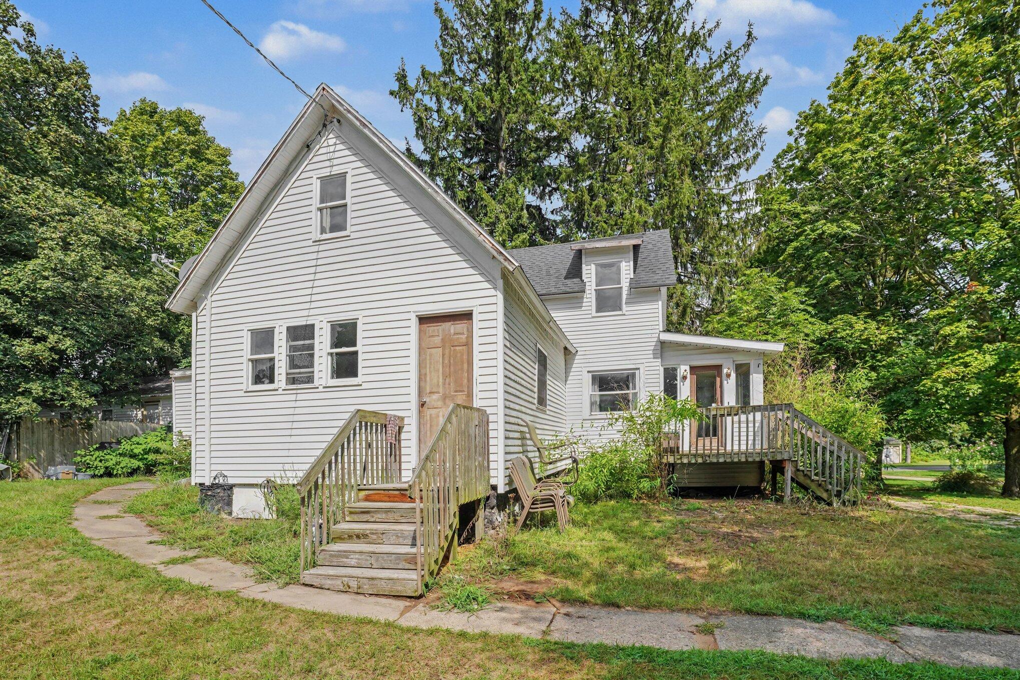 2379 Dumont Lake Road Allegan MI 49010