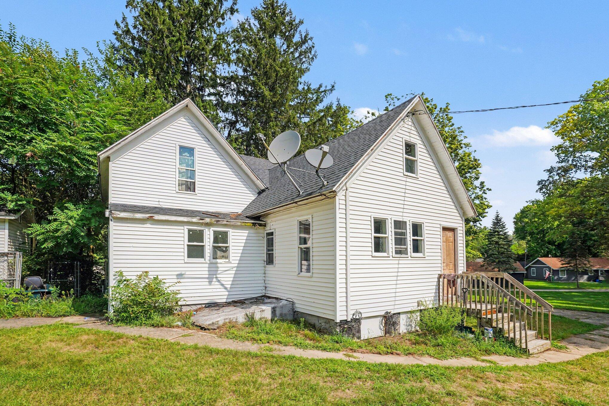 2379 Dumont Lake Road Allegan MI 49010