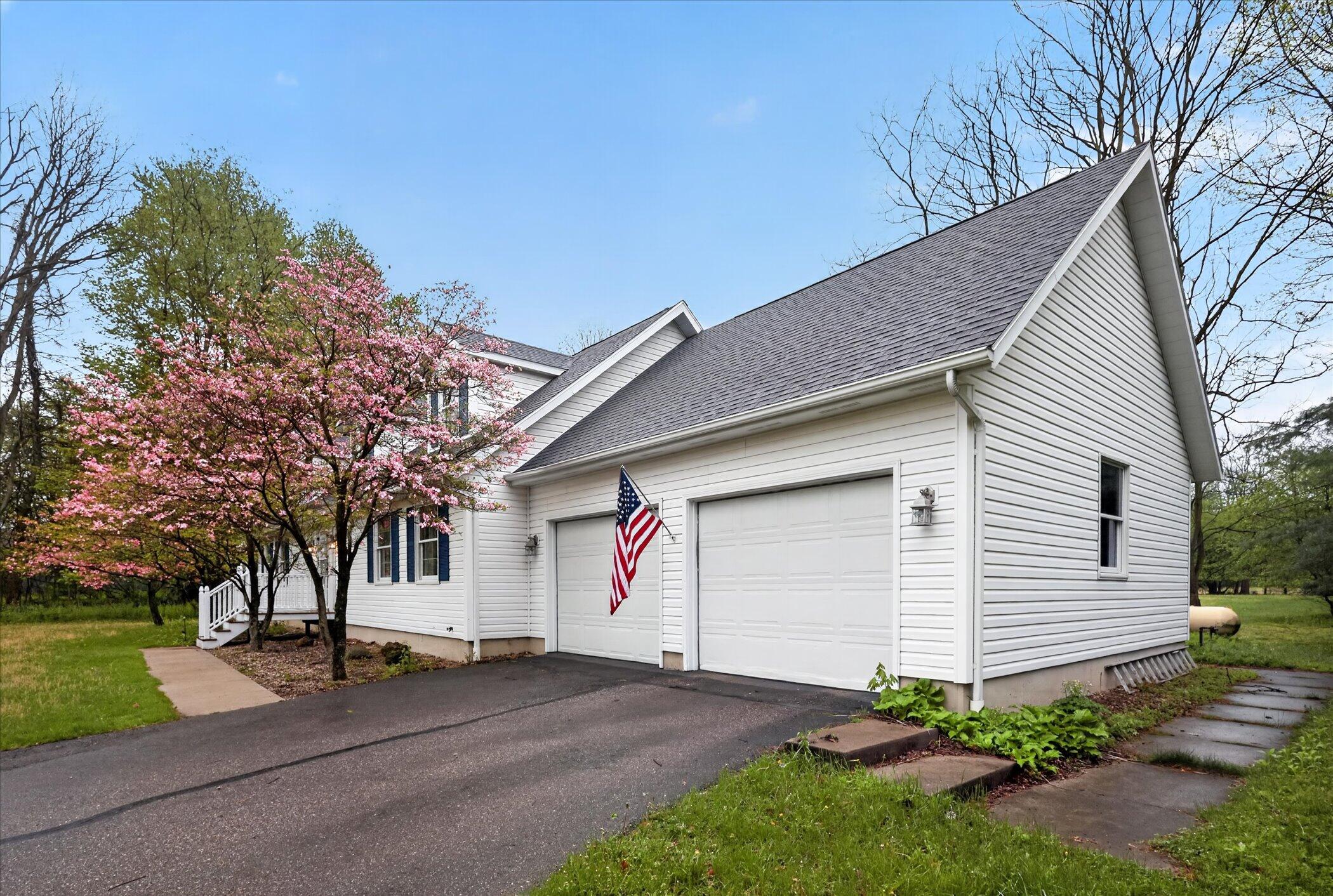 29847 Middle Crossing Road Dowagiac MI 49047