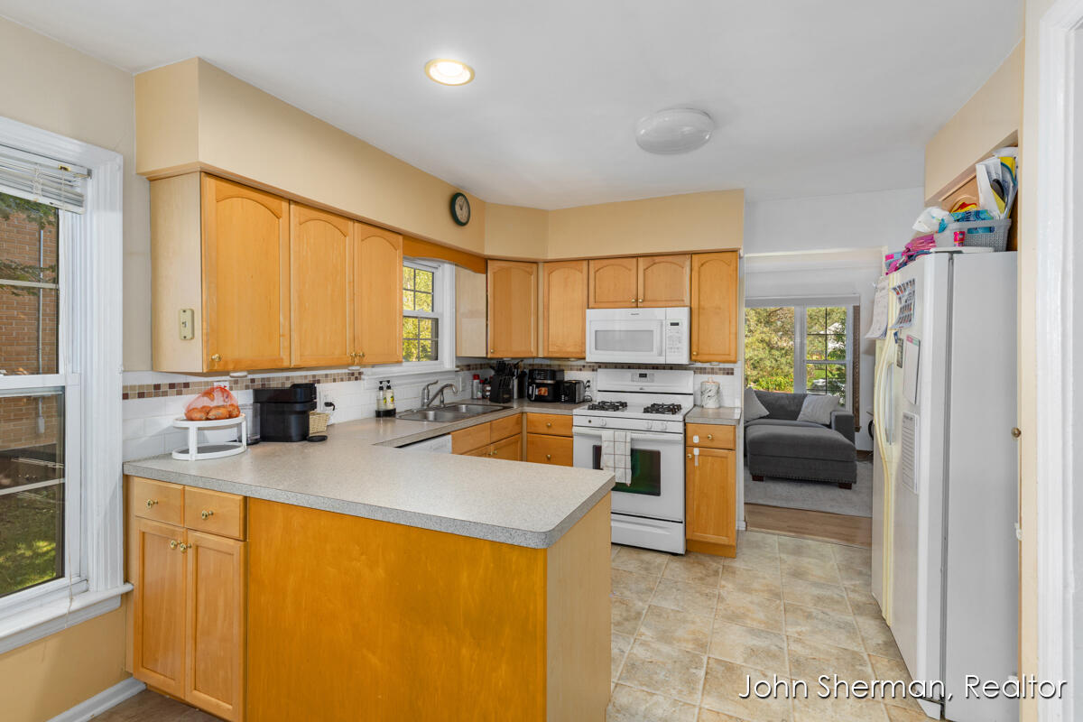 1822 Mayfair Drive NE Grand Rapids MI 49503