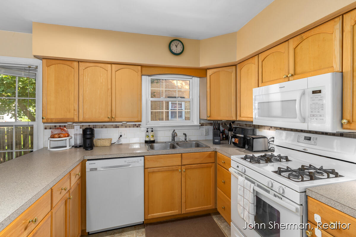 1822 Mayfair Drive NE Grand Rapids MI 49503