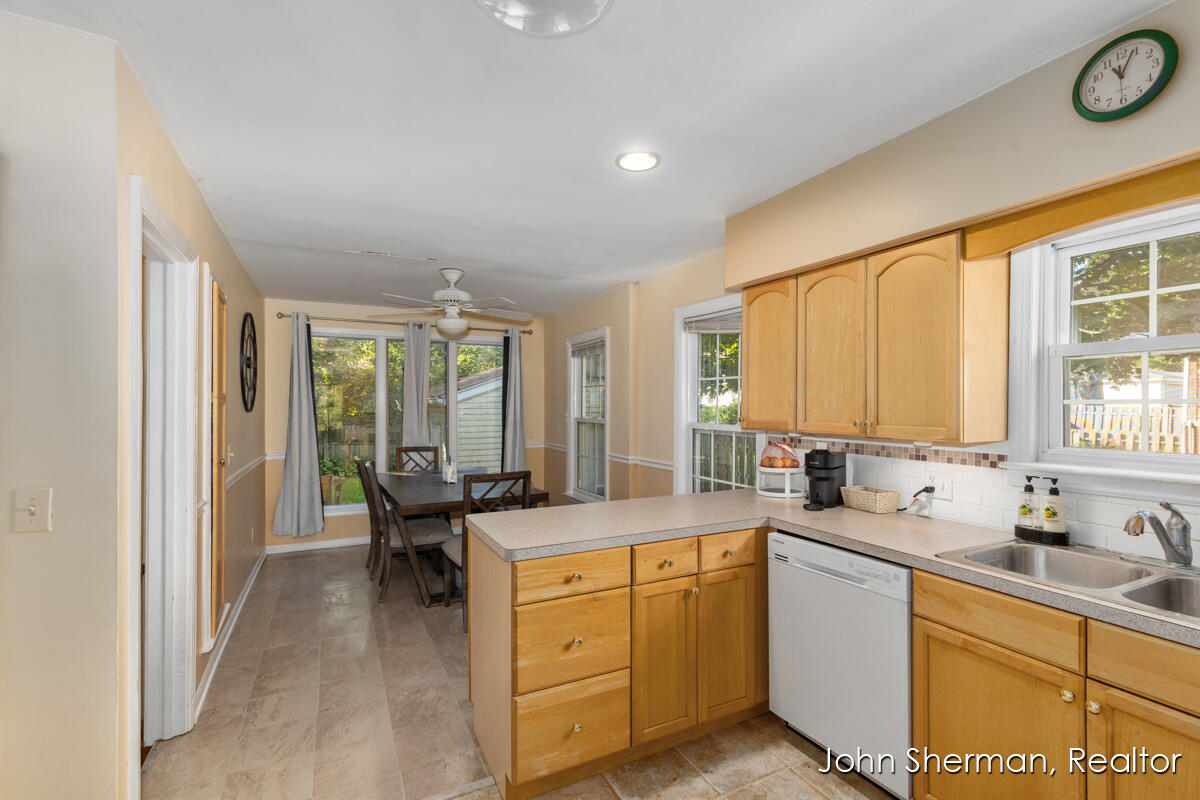 1822 Mayfair Drive NE Grand Rapids MI 49503