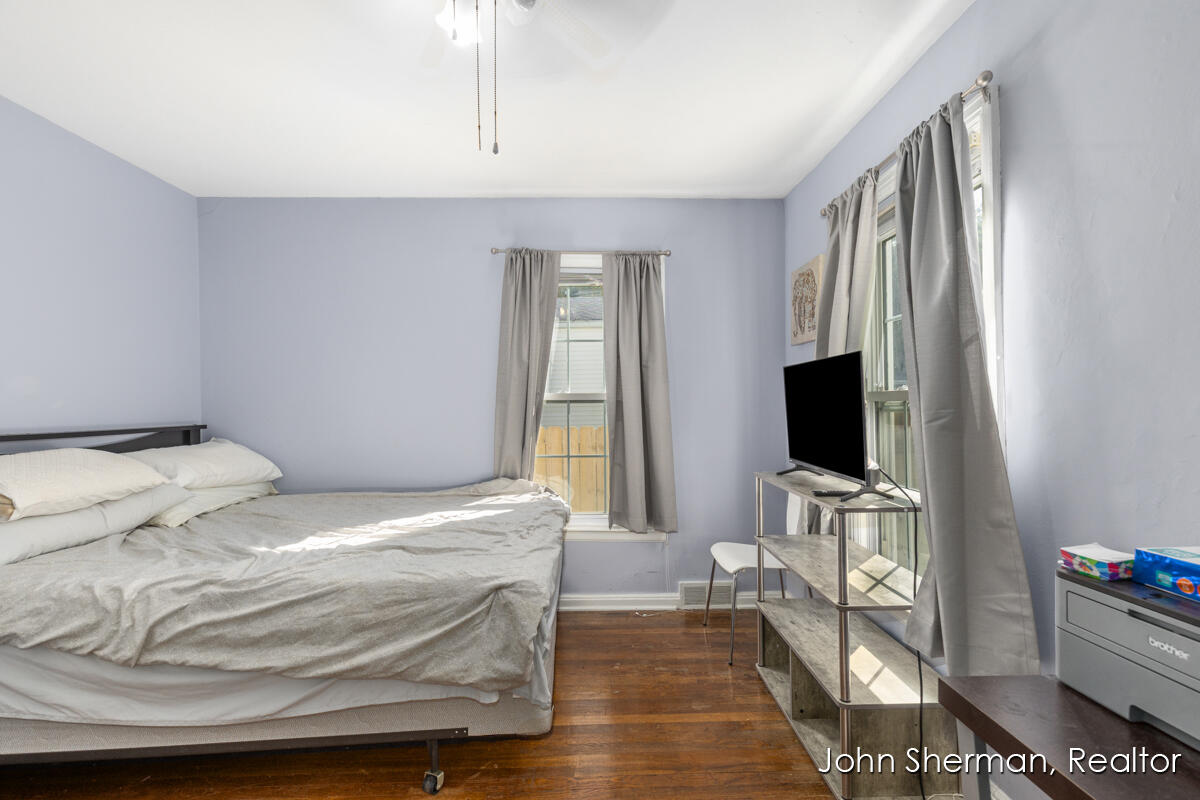 1822 Mayfair Drive NE Grand Rapids MI 49503