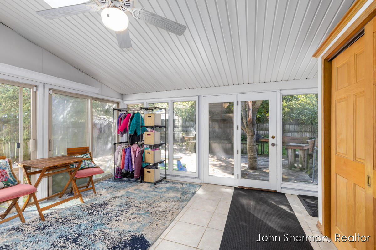 1822 Mayfair Drive NE Grand Rapids MI 49503