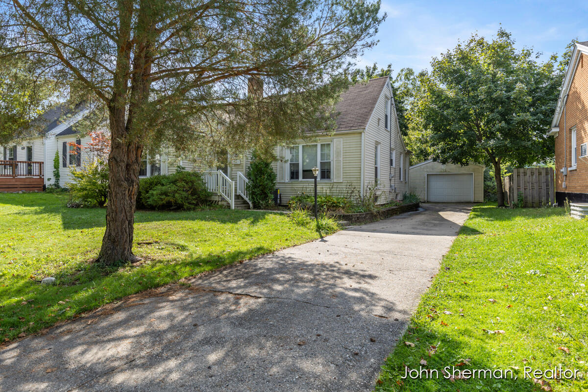 1822 Mayfair Drive NE Grand Rapids MI 49503
