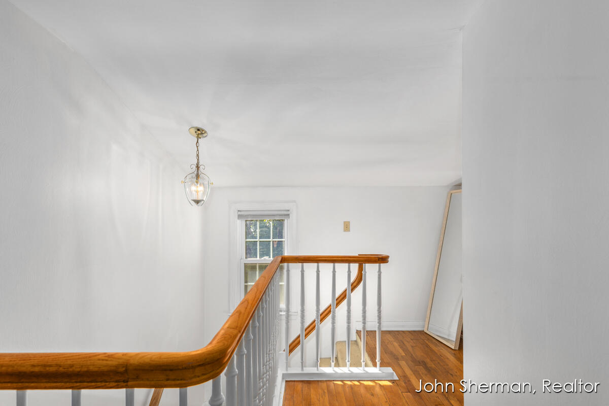 1822 Mayfair Drive NE Grand Rapids MI 49503