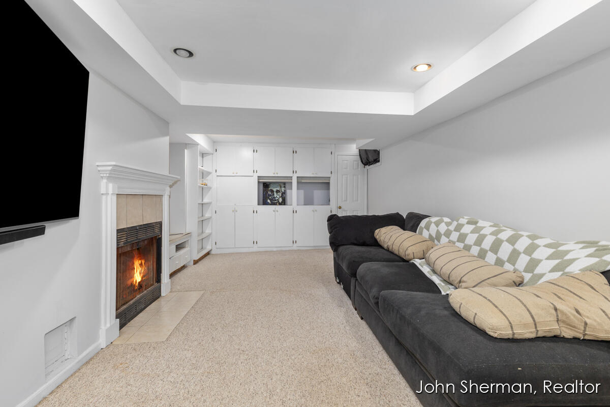 1822 Mayfair Drive NE Grand Rapids MI 49503