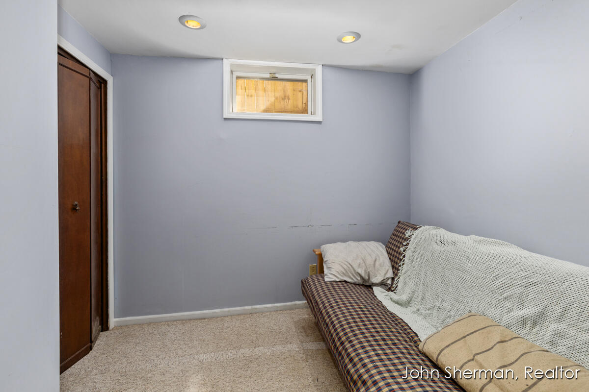 1822 Mayfair Drive NE Grand Rapids MI 49503