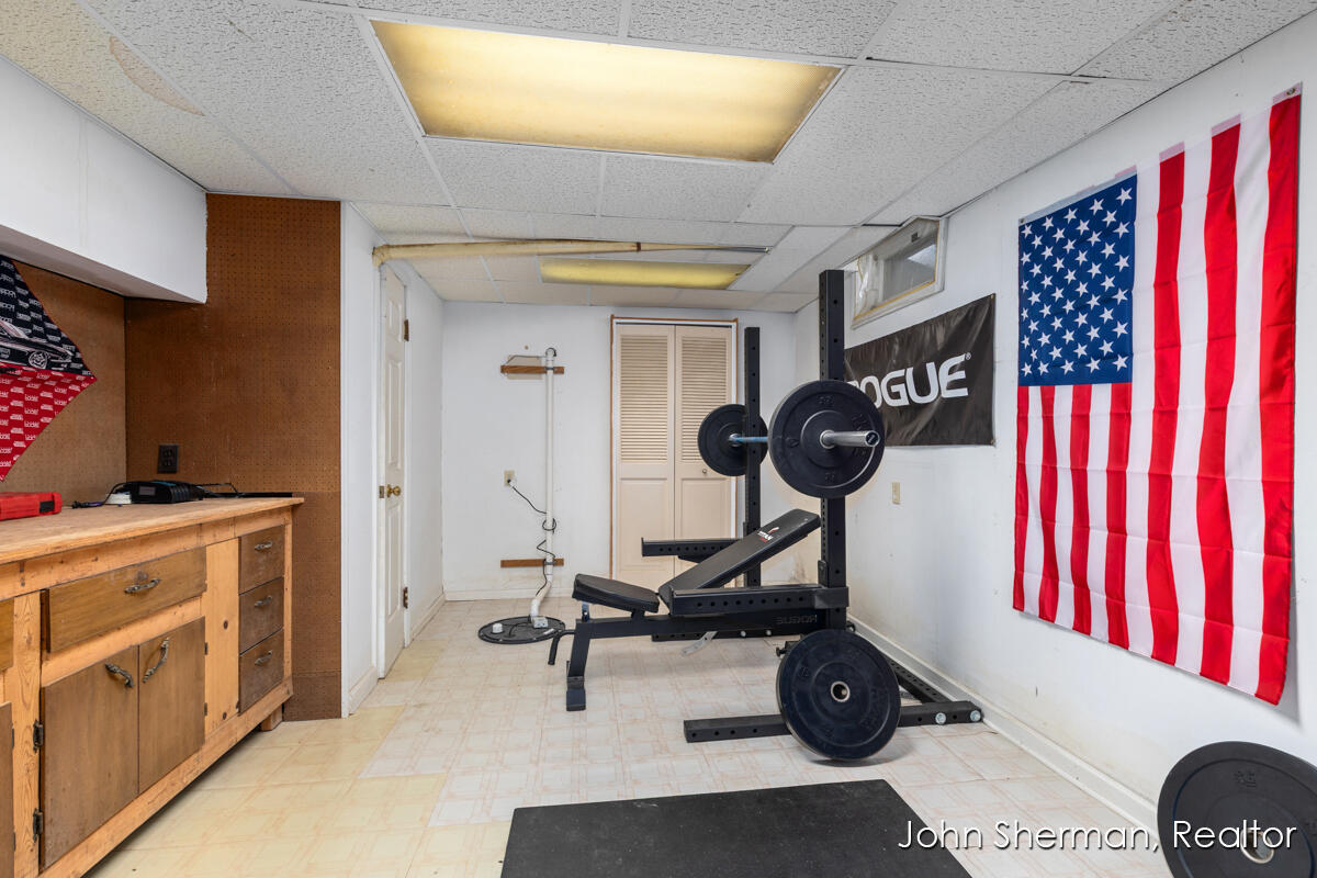 1822 Mayfair Drive NE Grand Rapids MI 49503