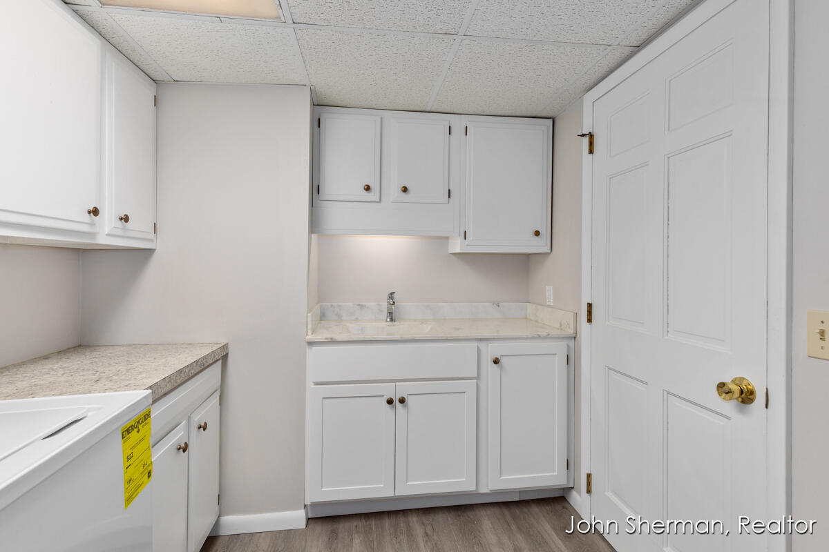 1822 Mayfair Drive NE Grand Rapids MI 49503