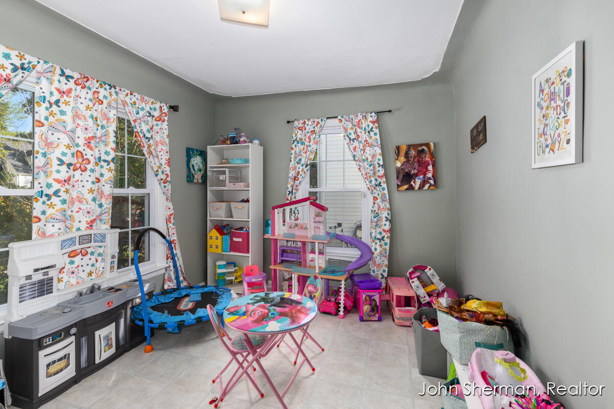 1822 Mayfair Drive NE Grand Rapids MI 49503