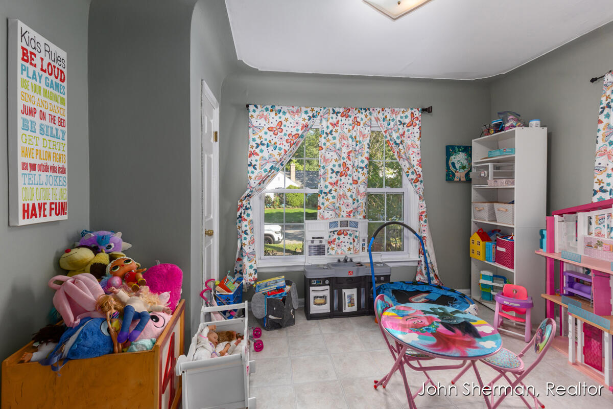 1822 Mayfair Drive NE Grand Rapids MI 49503