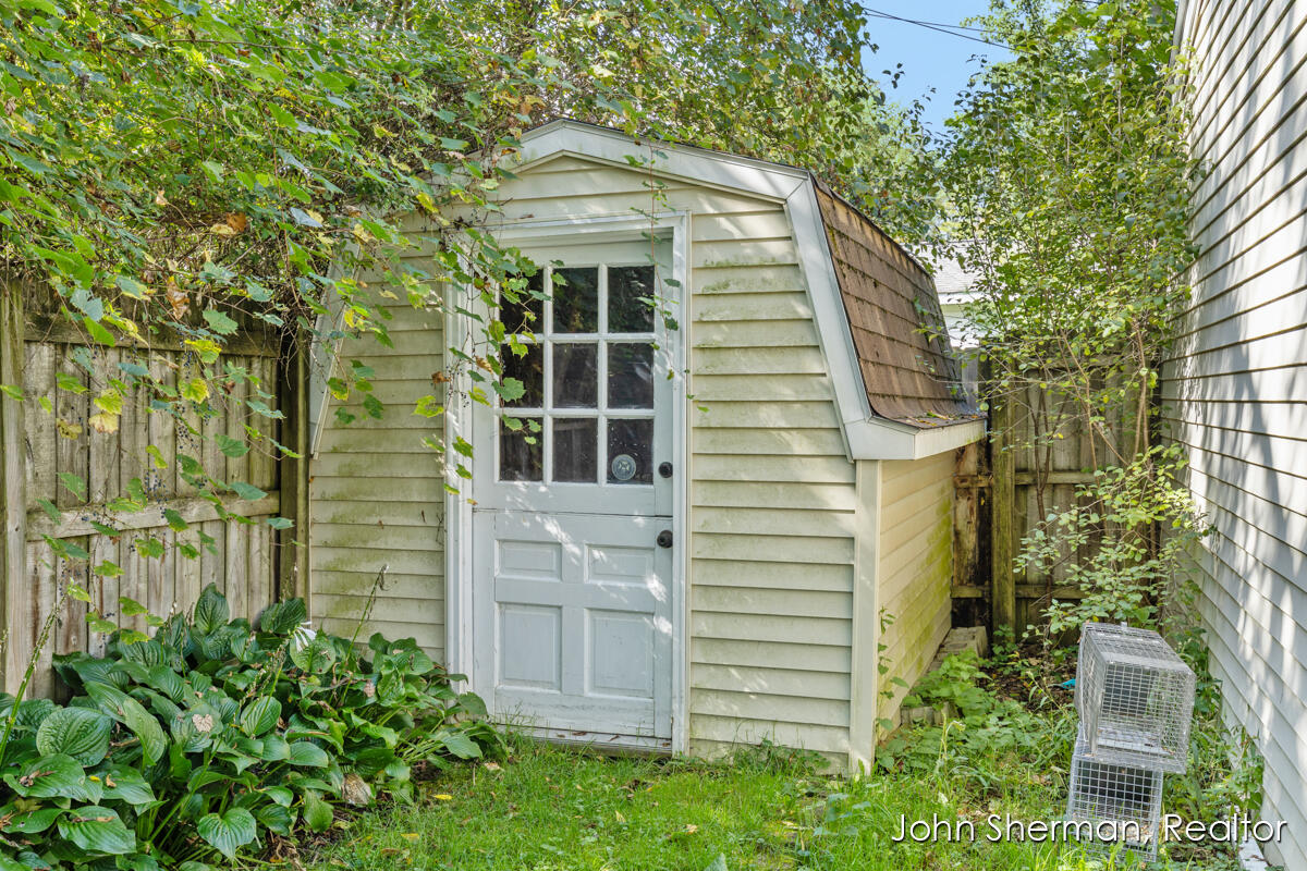 1822 Mayfair Drive NE Grand Rapids MI 49503