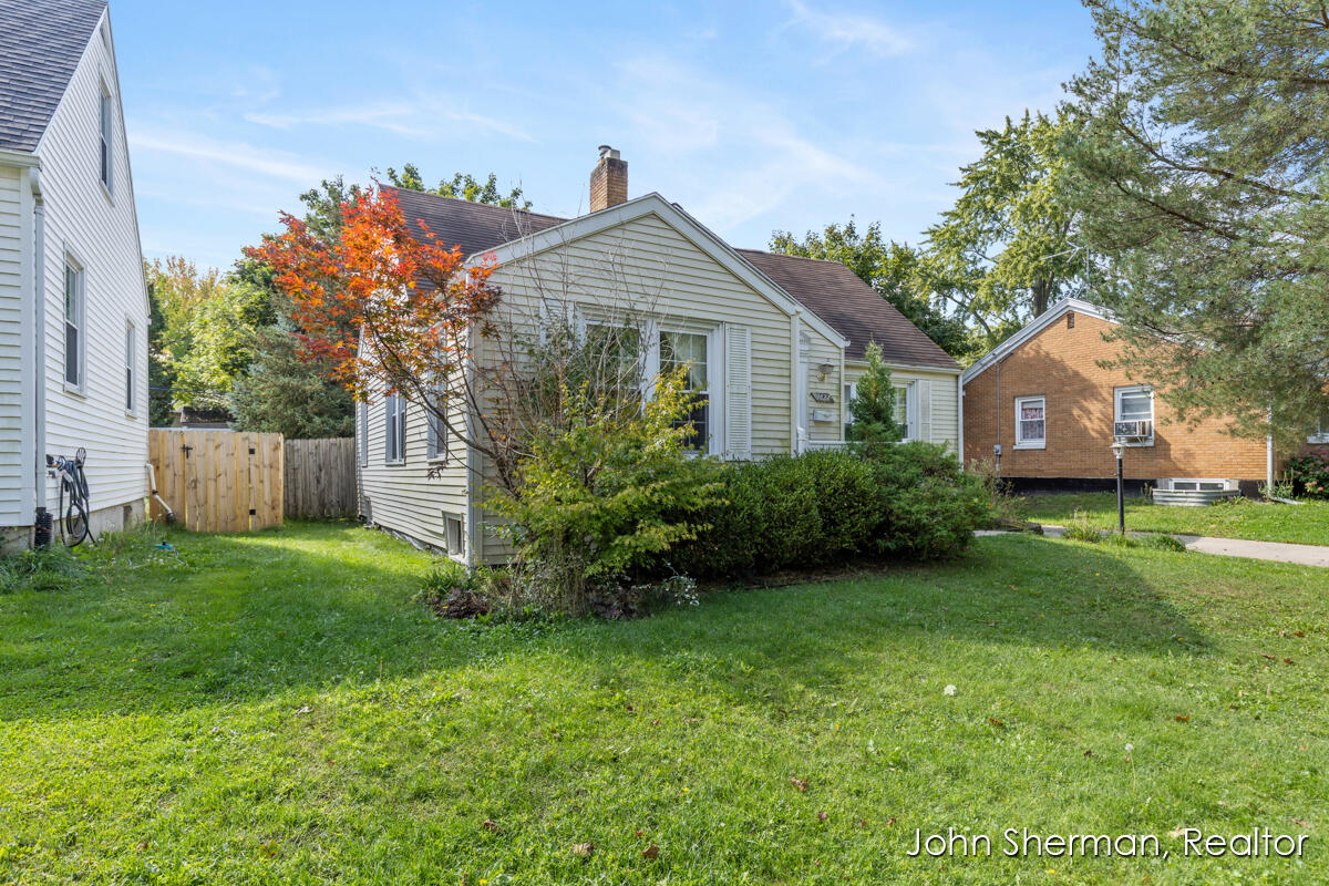 1822 Mayfair Drive NE Grand Rapids MI 49503