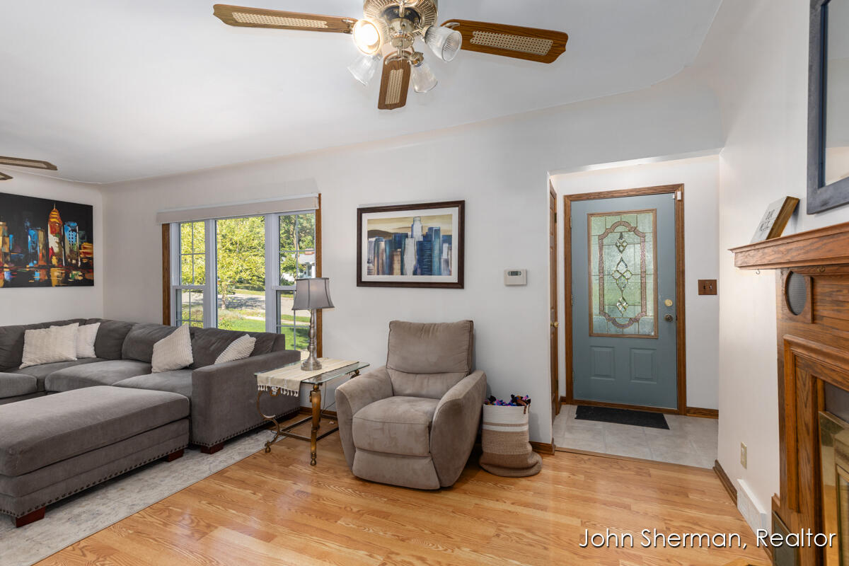 1822 Mayfair Drive NE Grand Rapids MI 49503