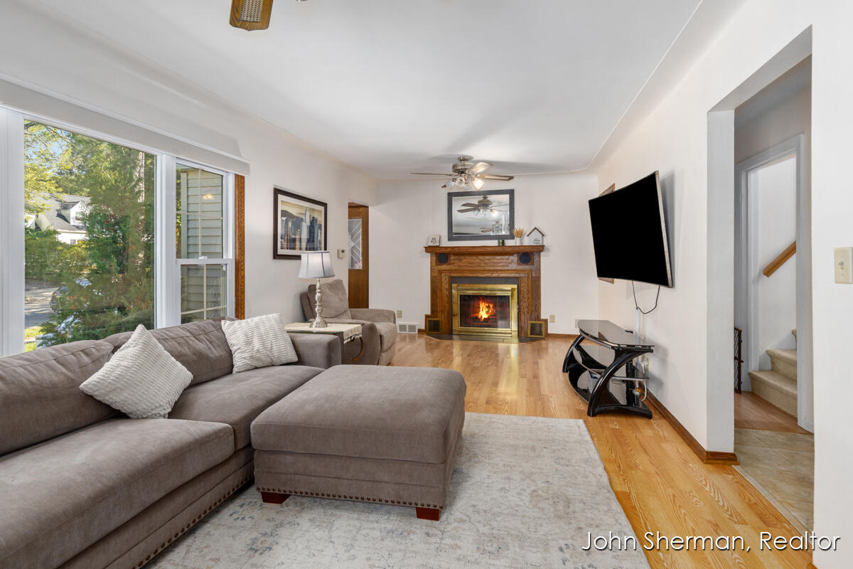 1822 Mayfair Drive NE Grand Rapids MI 49503