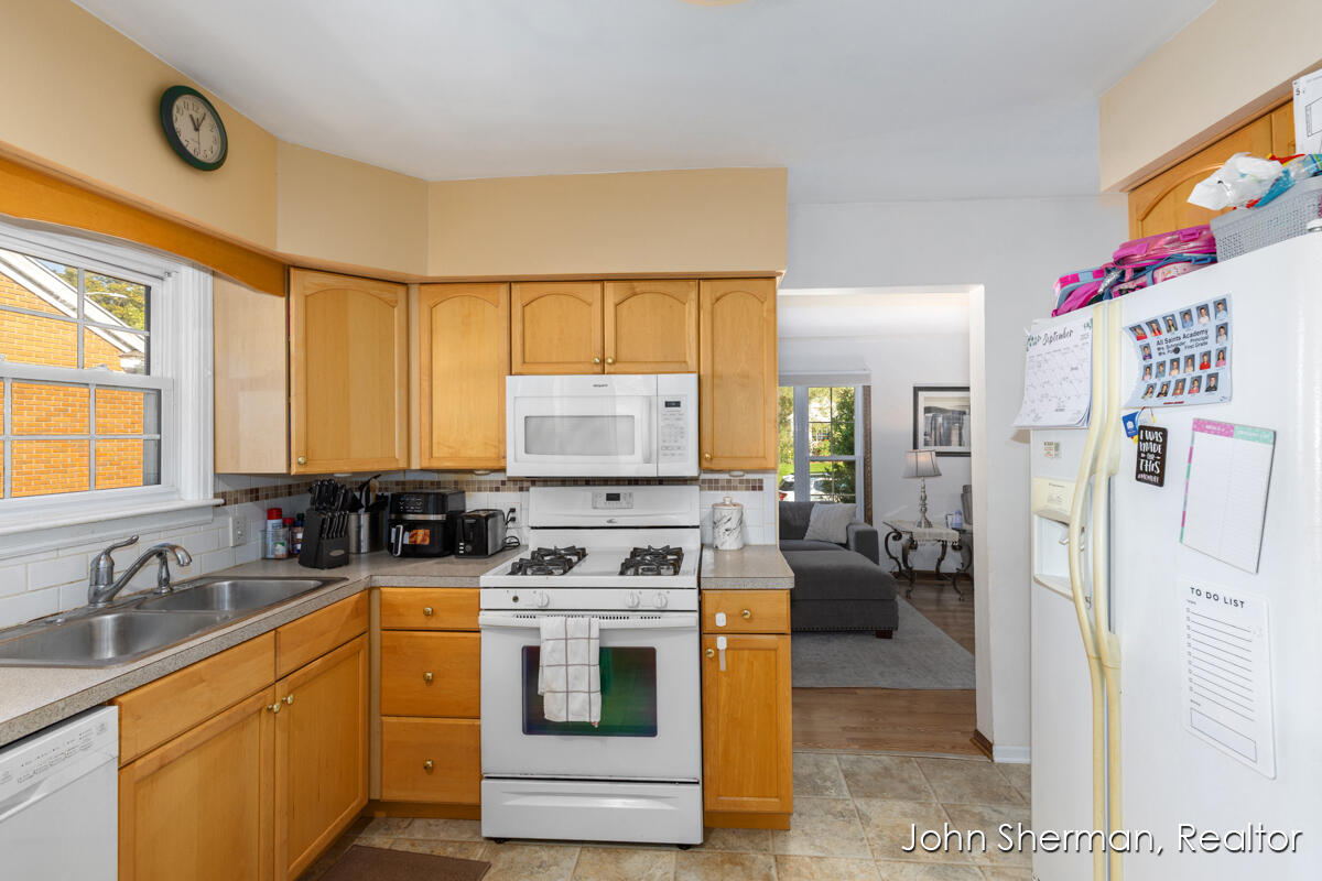 1822 Mayfair Drive NE Grand Rapids MI 49503